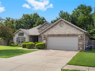 4989 W Homespun Dr, Fayetteville, AR 72704
