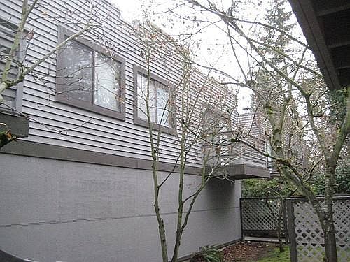 4th image of 11249 NE 36th Pl