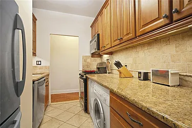 Rented by R New York