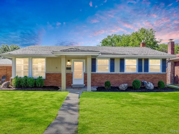 22200 Lakeshire St, Saint Clair Shores, MI 48081