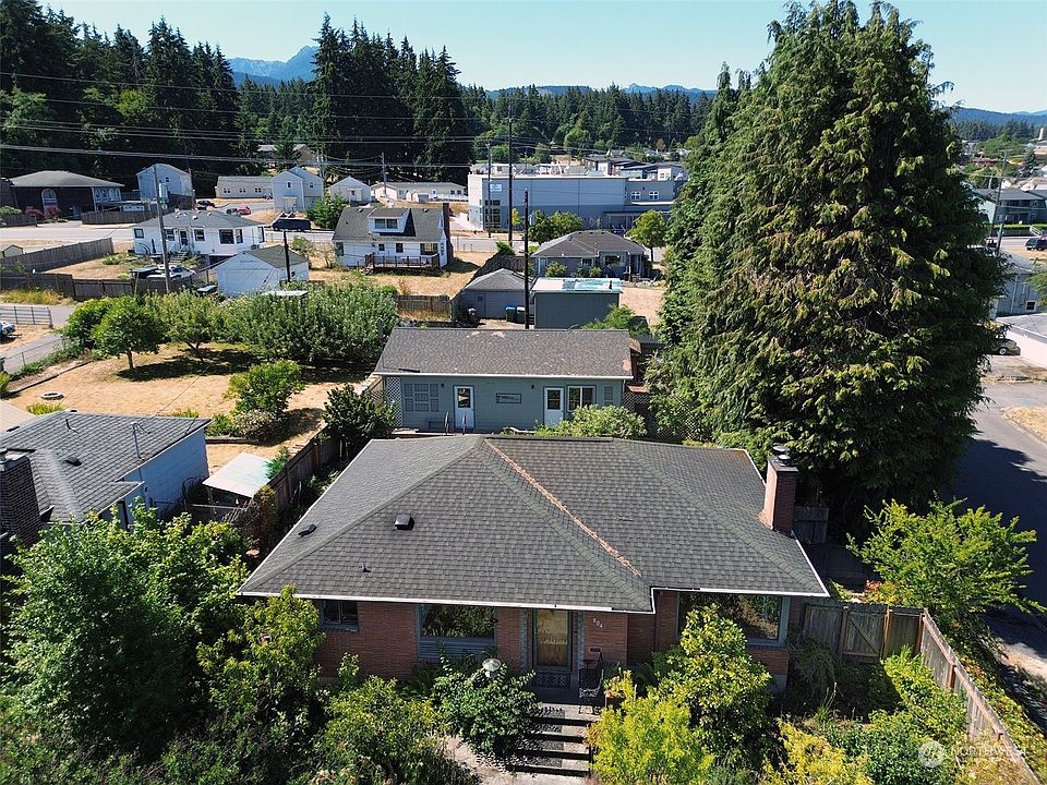 1st image of 804 E Tenth Street