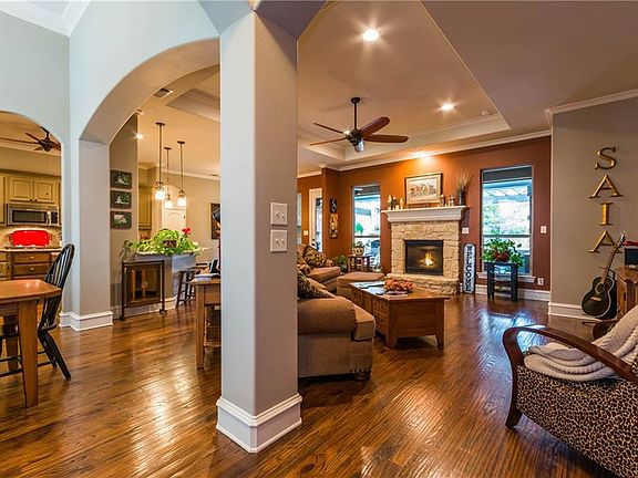 4th image of 3219 Bandera Dr