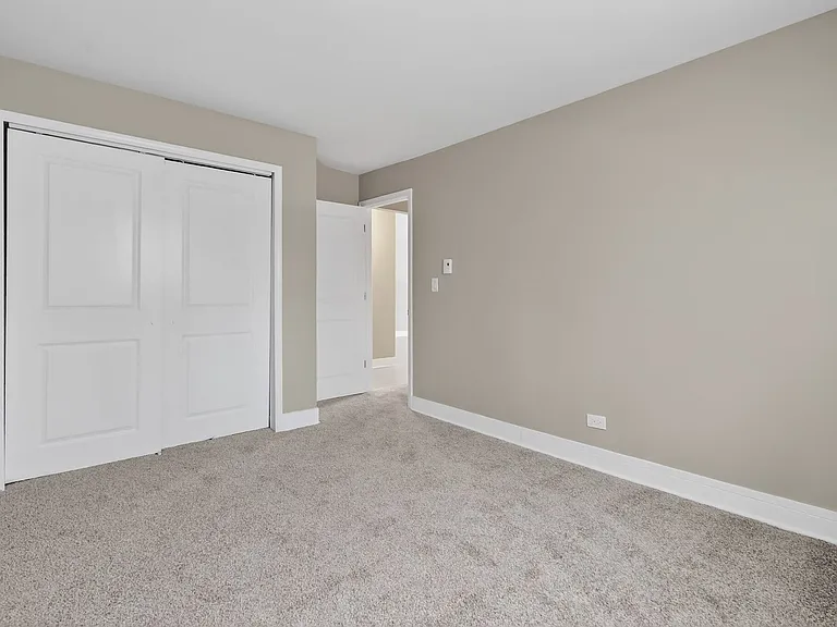 Lakeside Village Apartments — Photo 63
