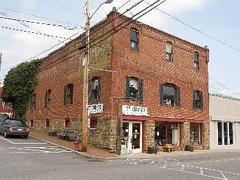 2nd image of 139 Cherry St