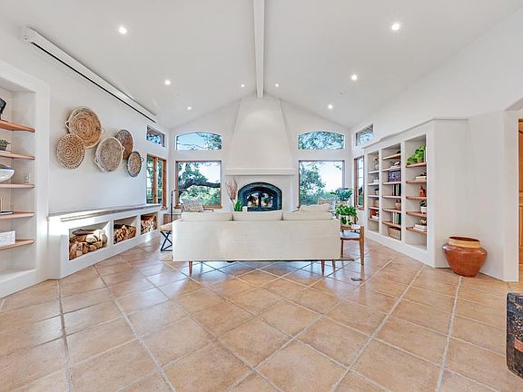 5th image of 1042 Wilmington Way