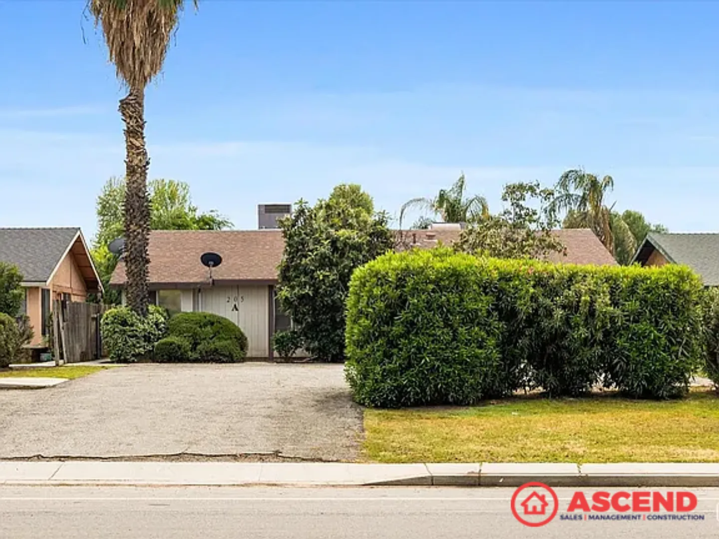 205 Universe Ave — Photo 1