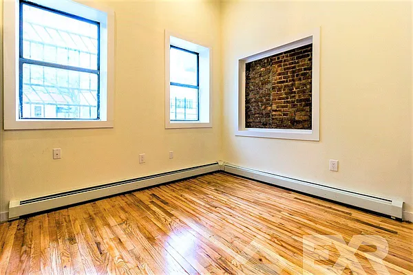 Rented by EXR | media 2