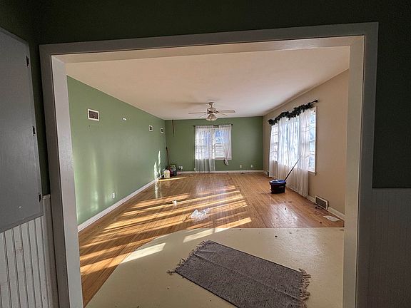 4th image of 208 N Buller St