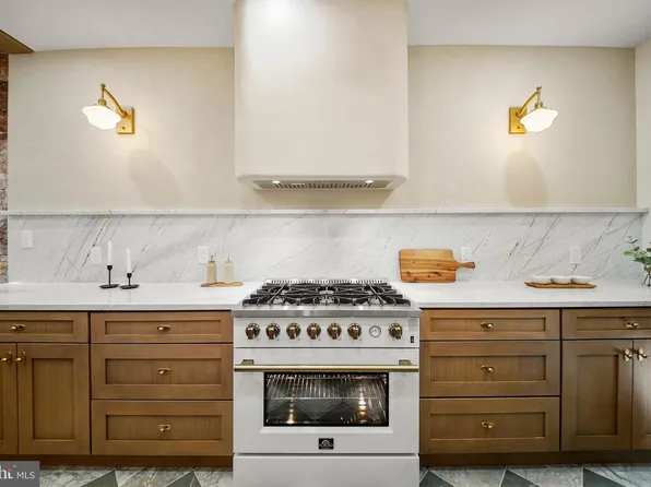 2522 W Thompson St, Philadelphia, PA 19121