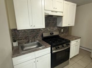 1066 William St #1R, Elizabeth, NJ 07201