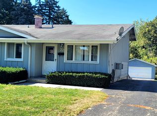 72 Pine Ct, Crystal Lake, IL 60014
