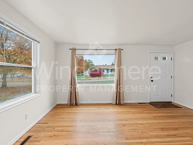 5723 N Milton St — Photo 6
