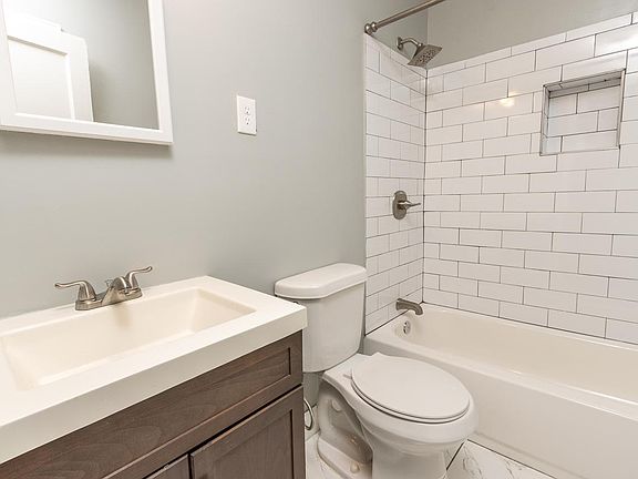 3rd image of 4016 E Whitehaven Park Cir