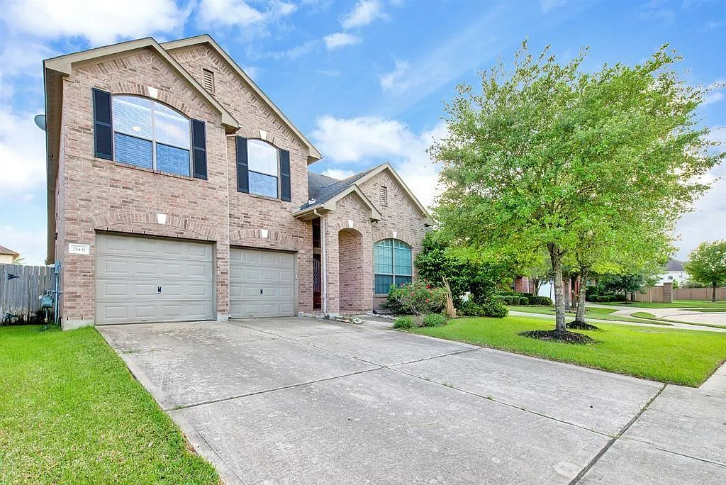 4 bed, 3.5 bath, 2578 sqft, $2,795 — Photo 1