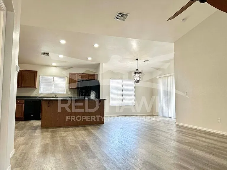 38564 N La Grange Ln — Photo 6