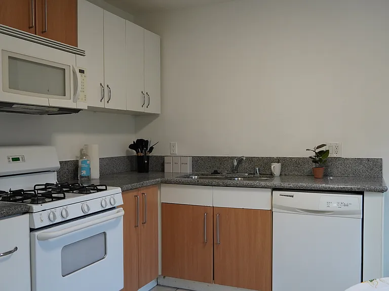 7438 Vassar Ave — Photo 8