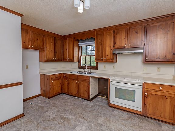5th image of 506 Magnolia Dr