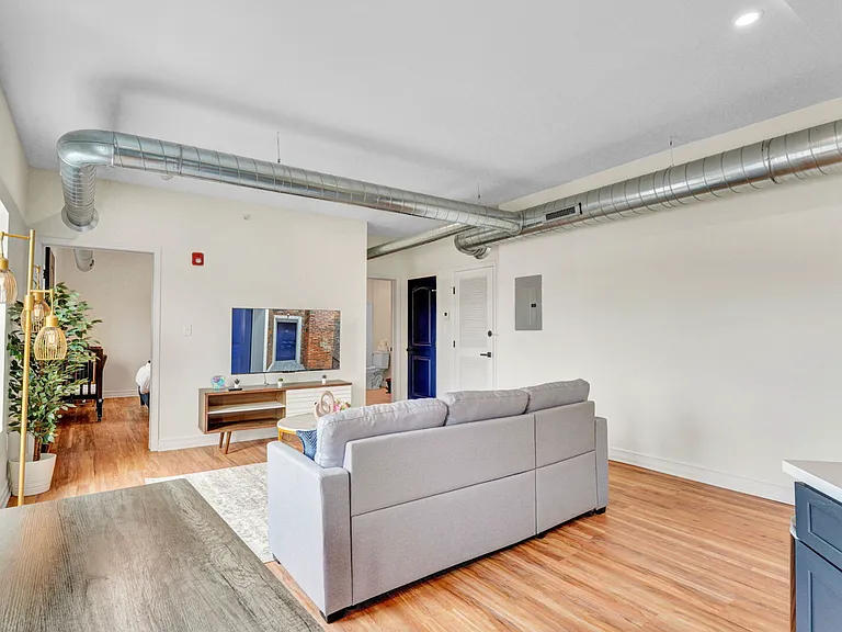 507 Niagara Apartments — Photo 15