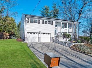 27 Hickory Hill Dr, Dobbs Ferry, NY 10522