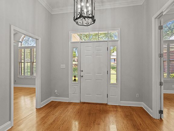 5th image of 510 Chippendale Ln