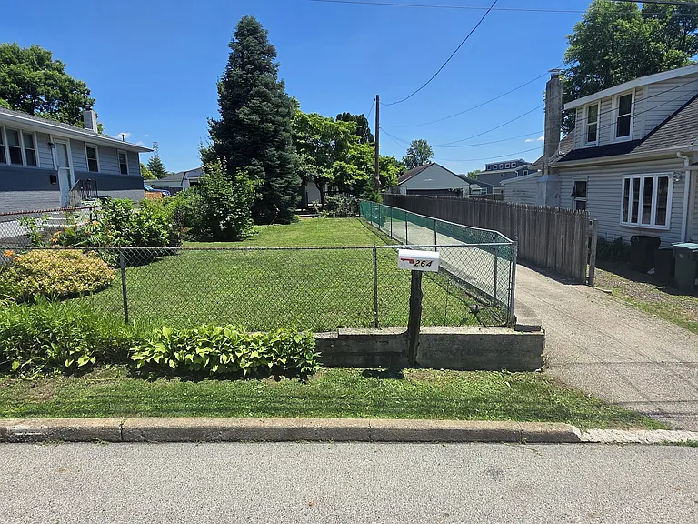 264 Roberts Ave — Photo 22