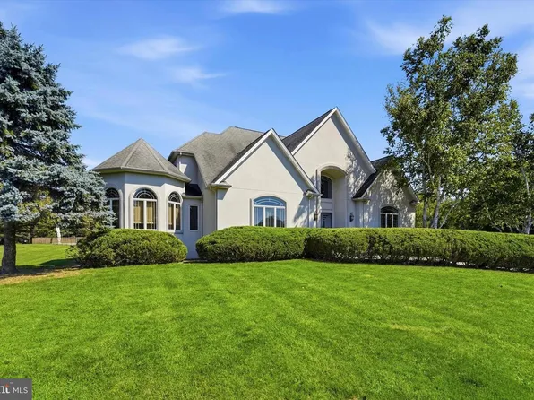 7 Longmeadow St, Newtown, PA 18940