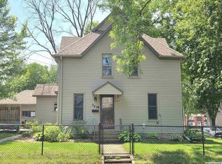 323 6th St NW, Mason City, IA 50401