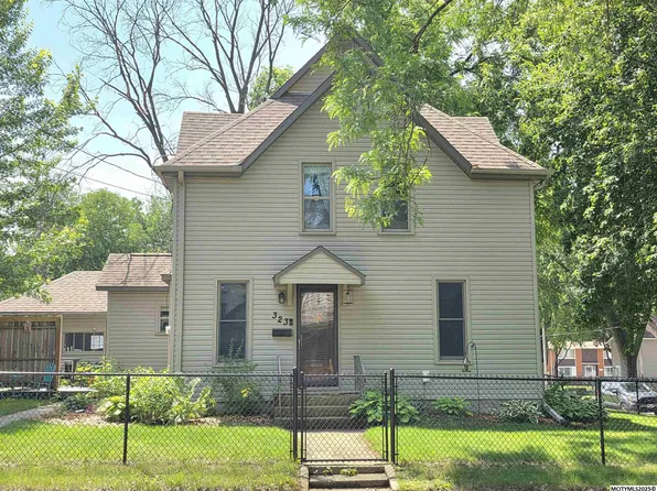 323 6th St NW, Mason City, IA 50401