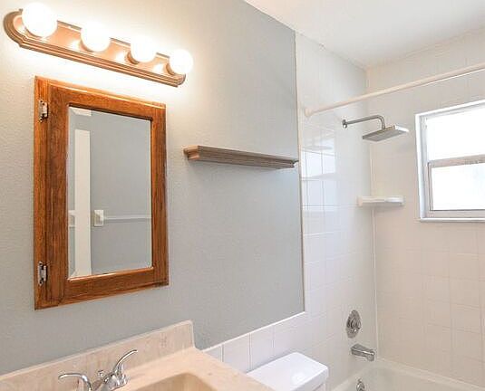 3rd image of 718 E Harwood St APT 2