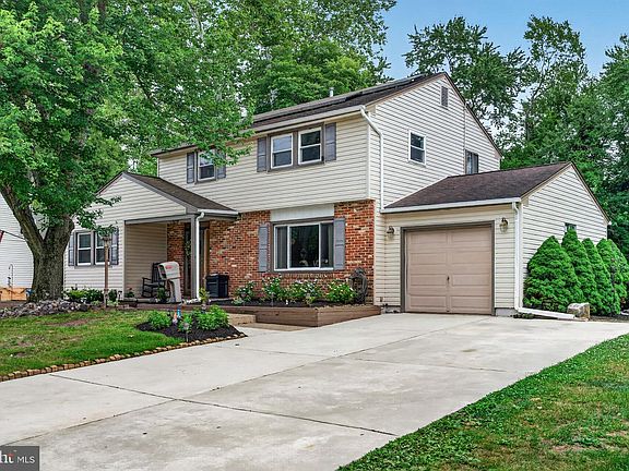 3rd image of 46 Greenwood Dr