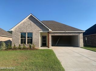 215 Wild Cherry Ln, Lafayette, LA 70508