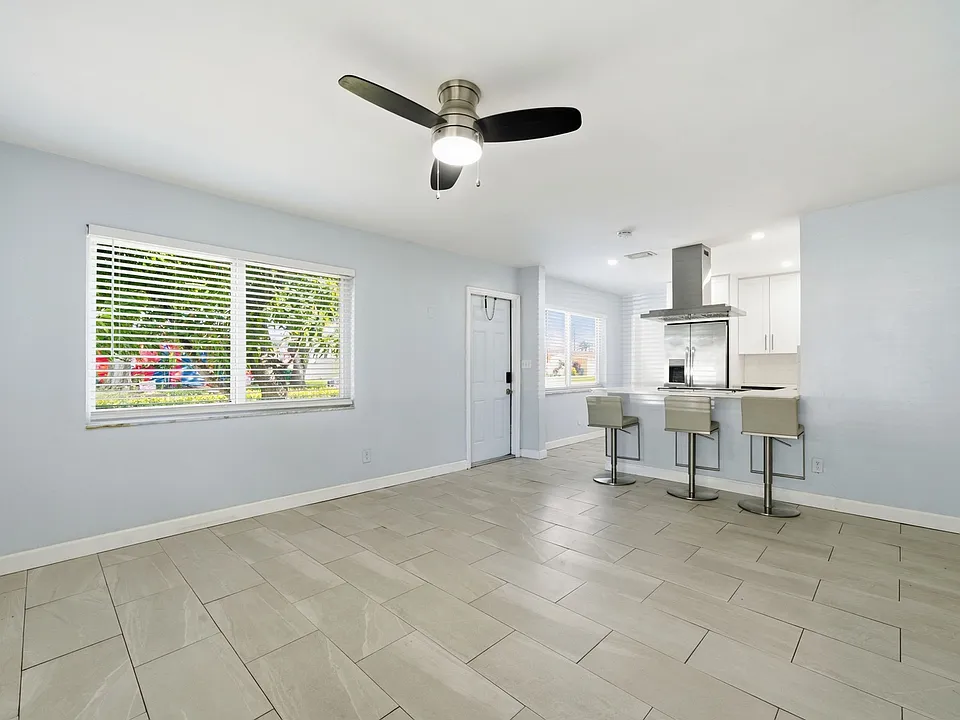401 SE 2nd Ave #401