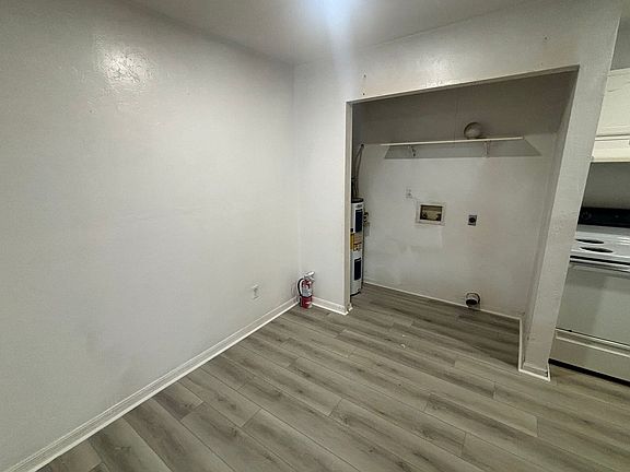 4th image of 2404 SW 31st Pl #7