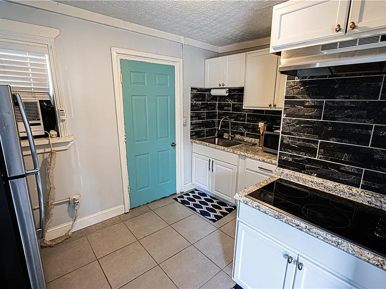 235 Walnut St NW #E — Photo 3