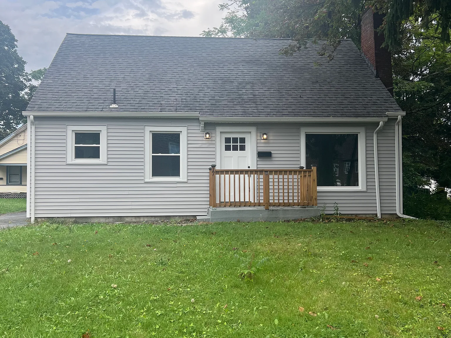 3 bed, 1600 sqft, $1,300 — Photo 1