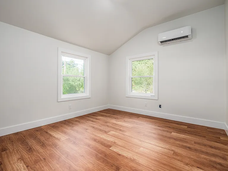 117 Precinct St — Photo 12