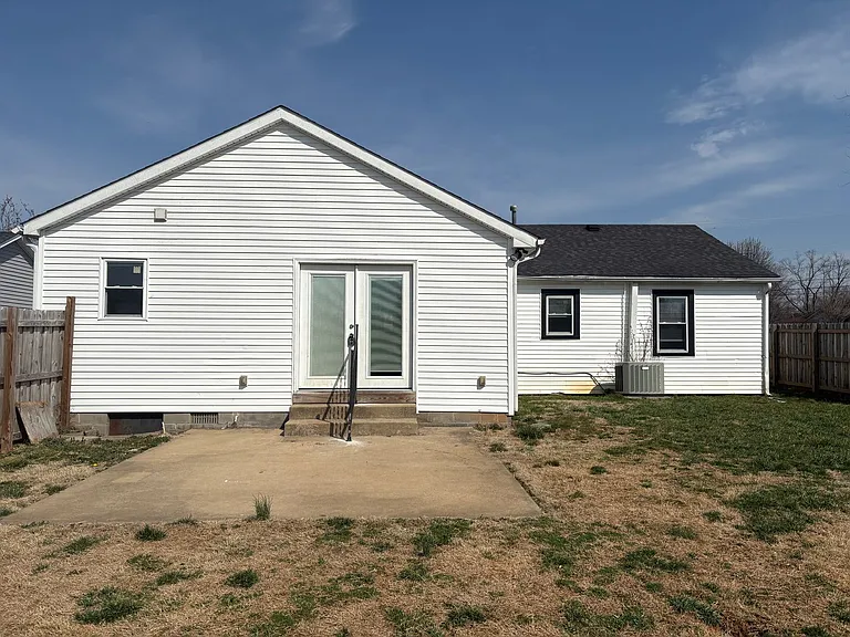 1303 Collett Ln — Photo 24