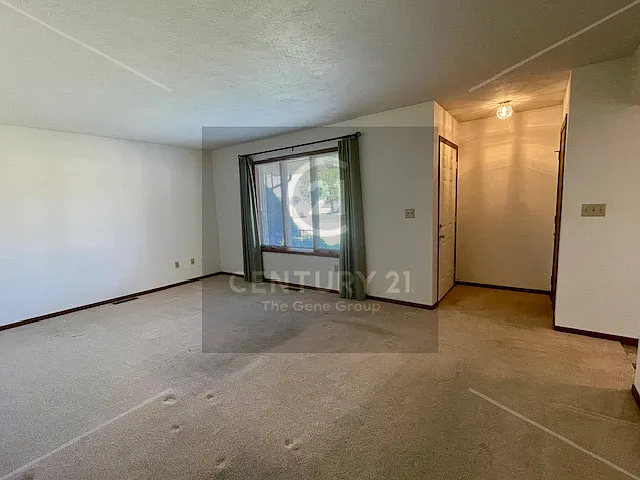 323 Westview Dr — Photo 3
