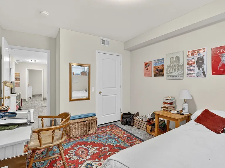 961 W Fletcher St #1 — Photo 31