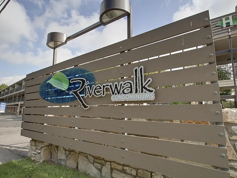 500 E Riverside Dr #136 — Photo 22