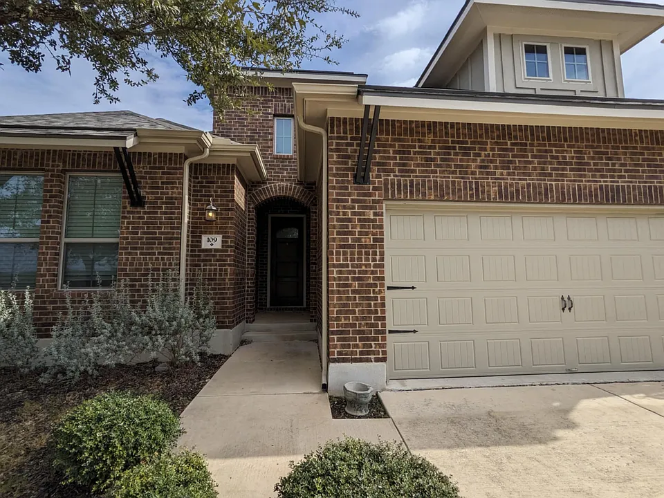 109 Emerald Garden Rd