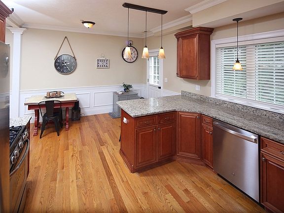 3rd image of 159 Willard St APT 5