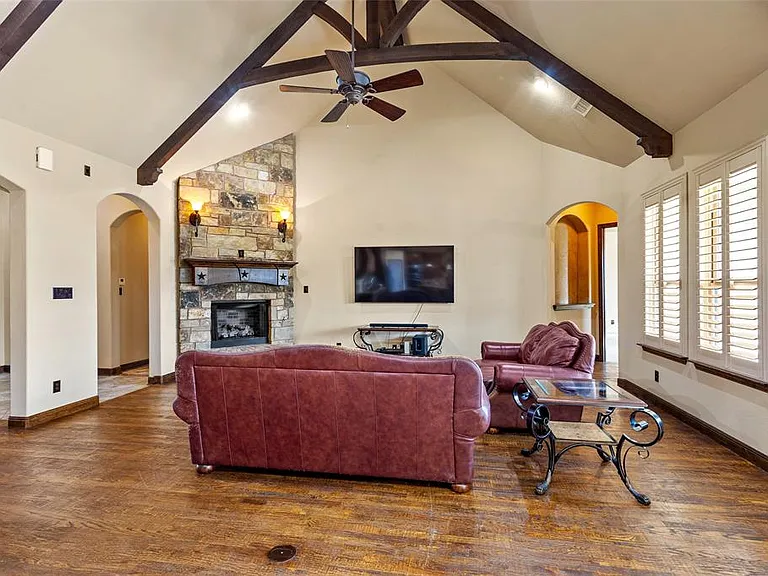 1317 Bluff Springs Dr — Photo 10