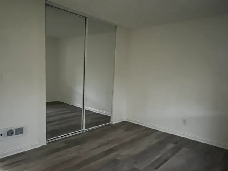Woodside Garden Apartments — Photo 34