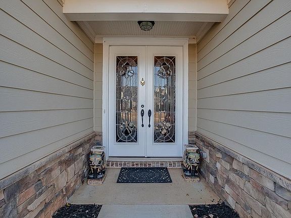 2nd image of 4815 Hidden Valley Ct