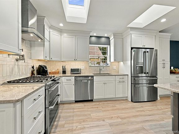 5th image of 23 Saddlebrook Court