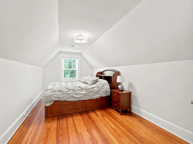 124 Price St — Photo 23