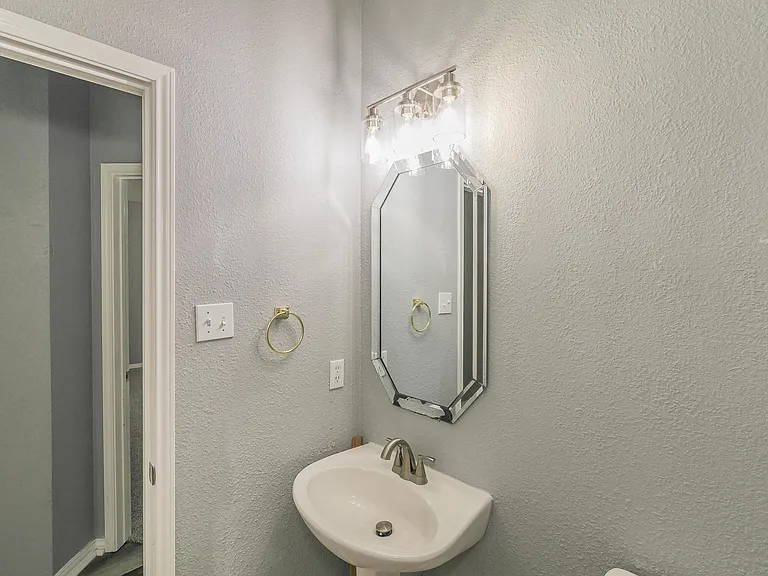 1619 Corvallis Trl — Photo 16