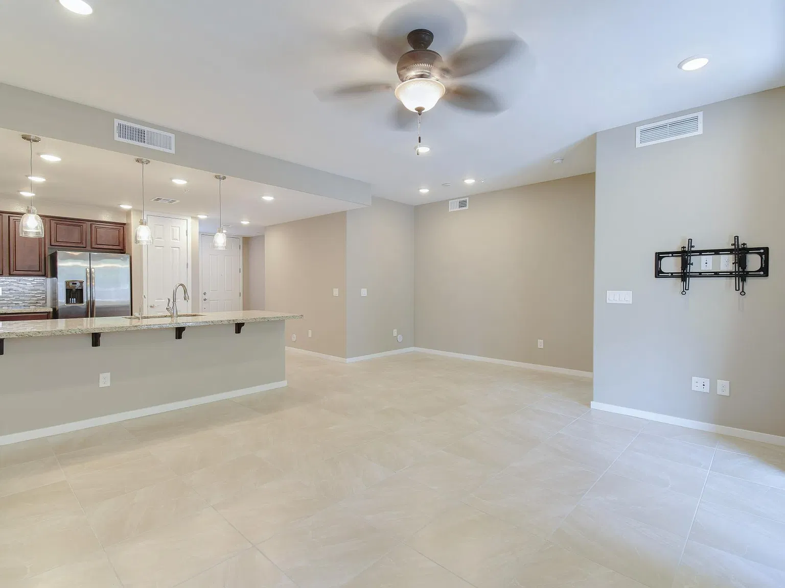 250 W Queen Creek Rd — Photo 3