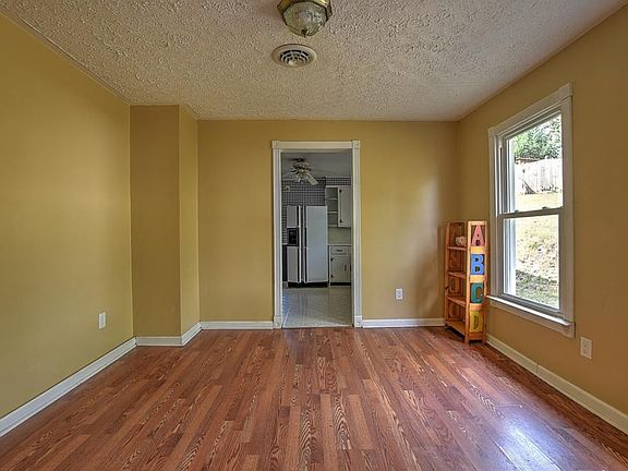 4th image of 1804 Carolina Ave
